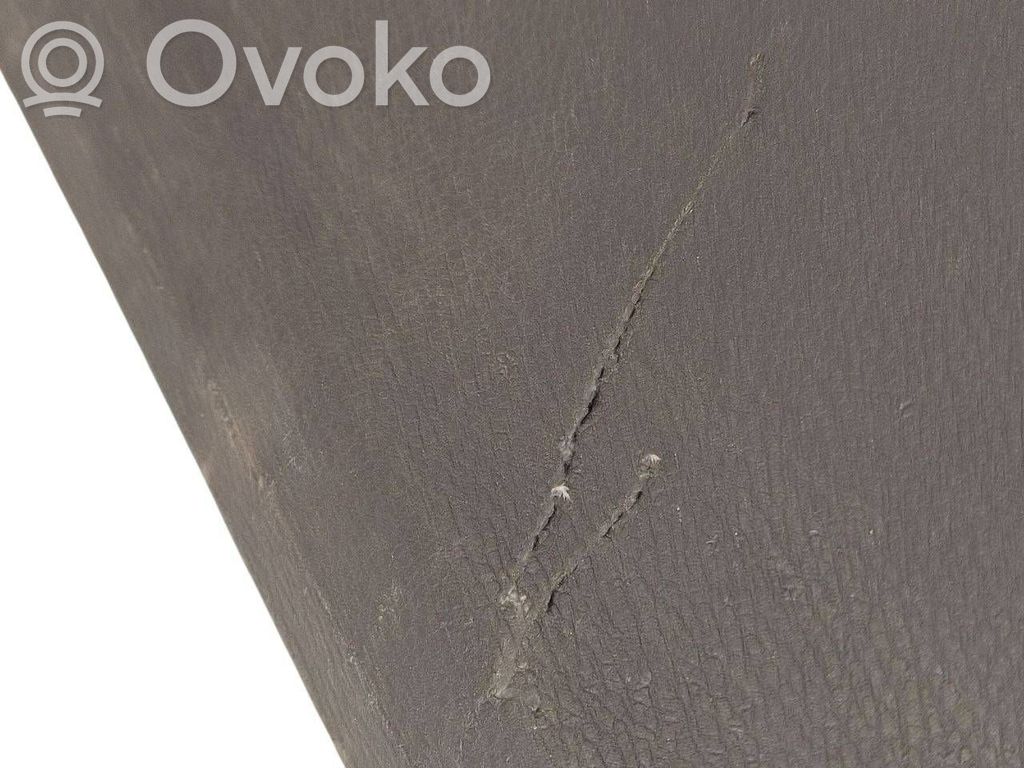 (B) statņa dekoratīvā apdare (apakšdaļa)