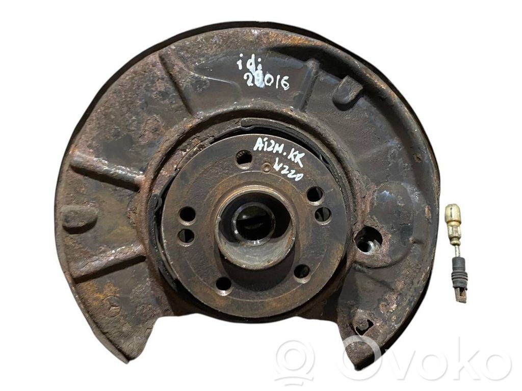 Aizmugurē riteņa rumbas vārpstas šarnīrs (stupica, capfa)