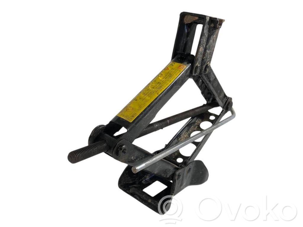 R 17 rezerves ritenis