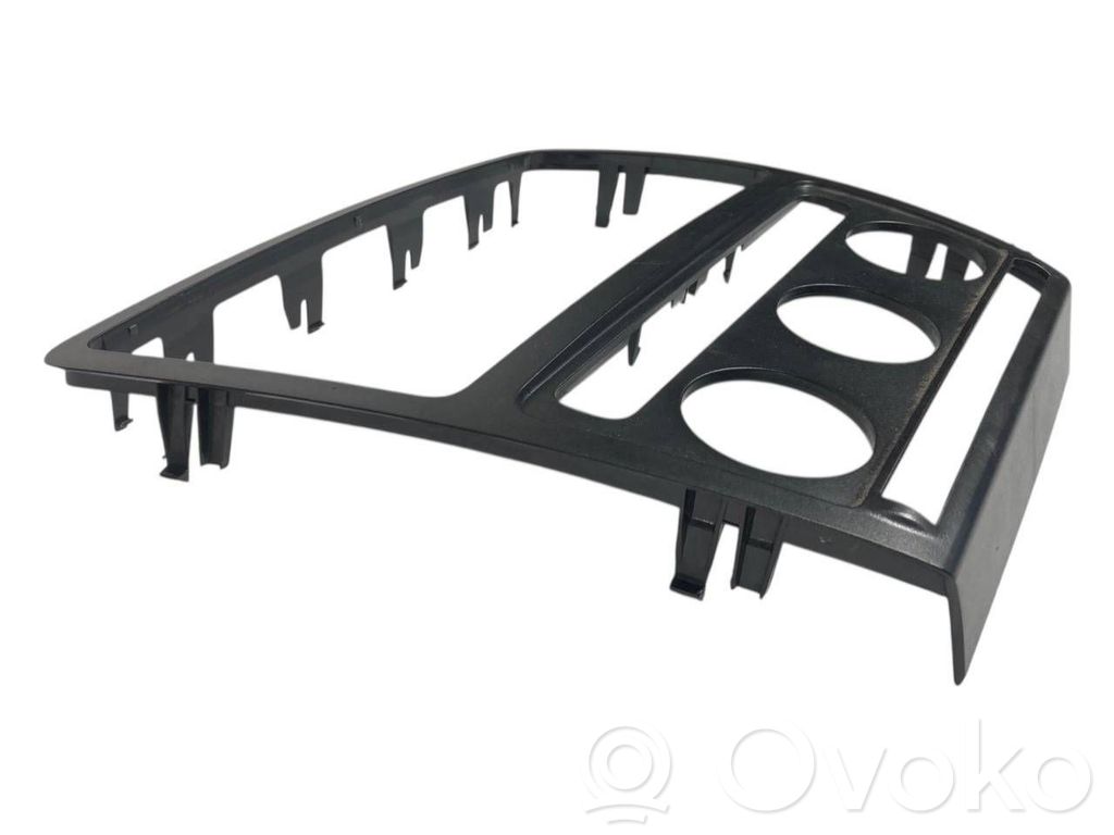 Radiouztvērēja / navigācija dekoratīvā apdare