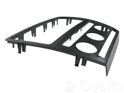 Radiouztvērēja / navigācija dekoratīvā apdare