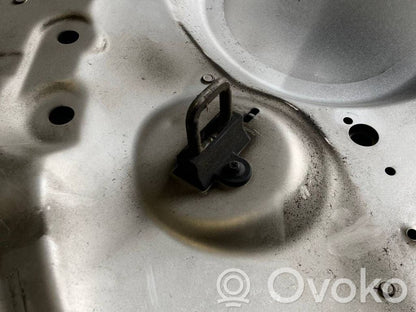 Dzinēja pārsegs (vāks)