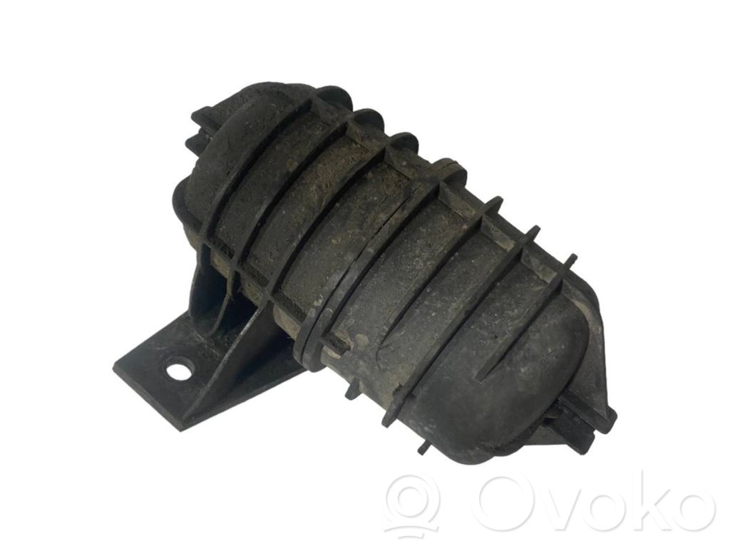 Vacuum air tank