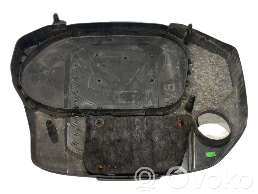 Dzinēja pārsegs (dekoratīva apdare)