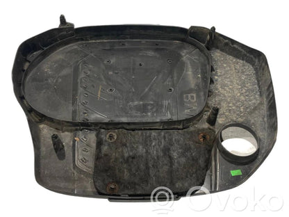 Dzinēja pārsegs (dekoratīva apdare)