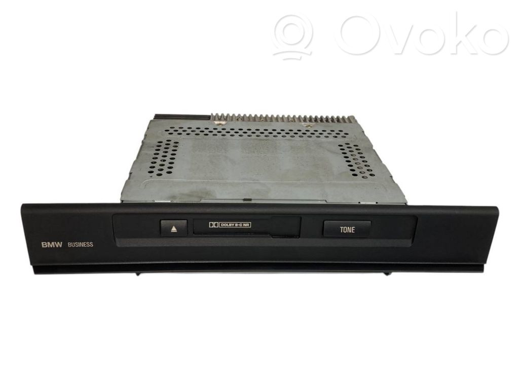 Radio / CD/DVD atskaņotājs / navigācija