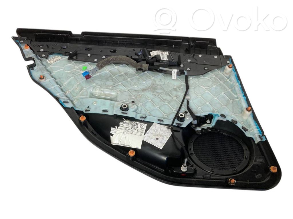 Apšuvums aizmugurējām durvīm