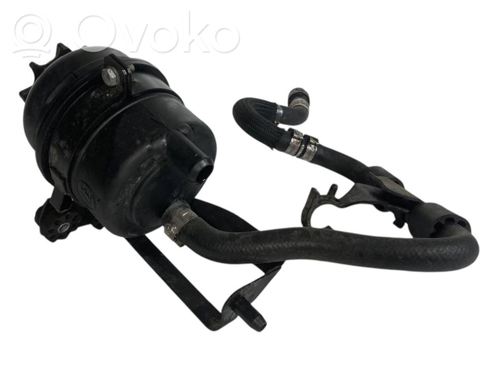 Stūres pastiprinātāja šķidruma tvertne