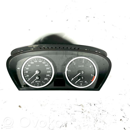 Speedometer (in the instrument panel)