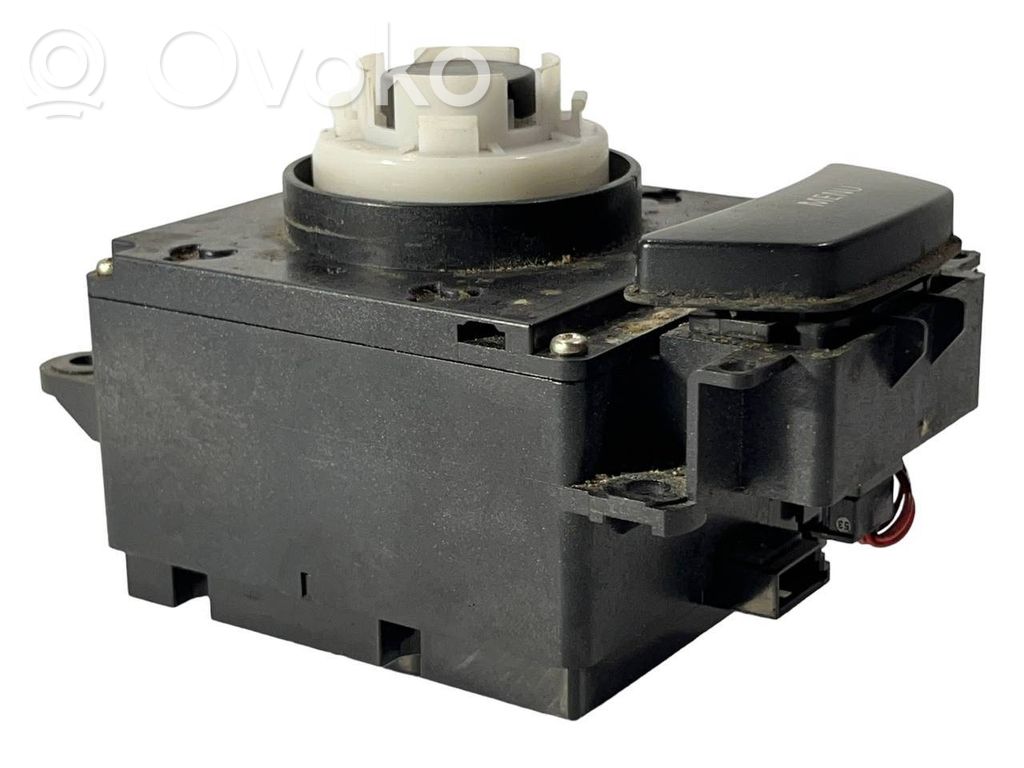 Multimediju kontrolieris