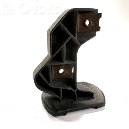 Priekšpusē bampera turētājs