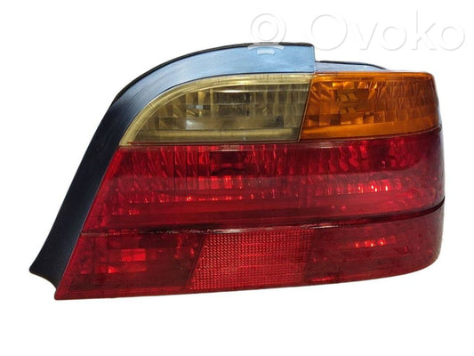 Aizmugurējais lukturis virsbūvē