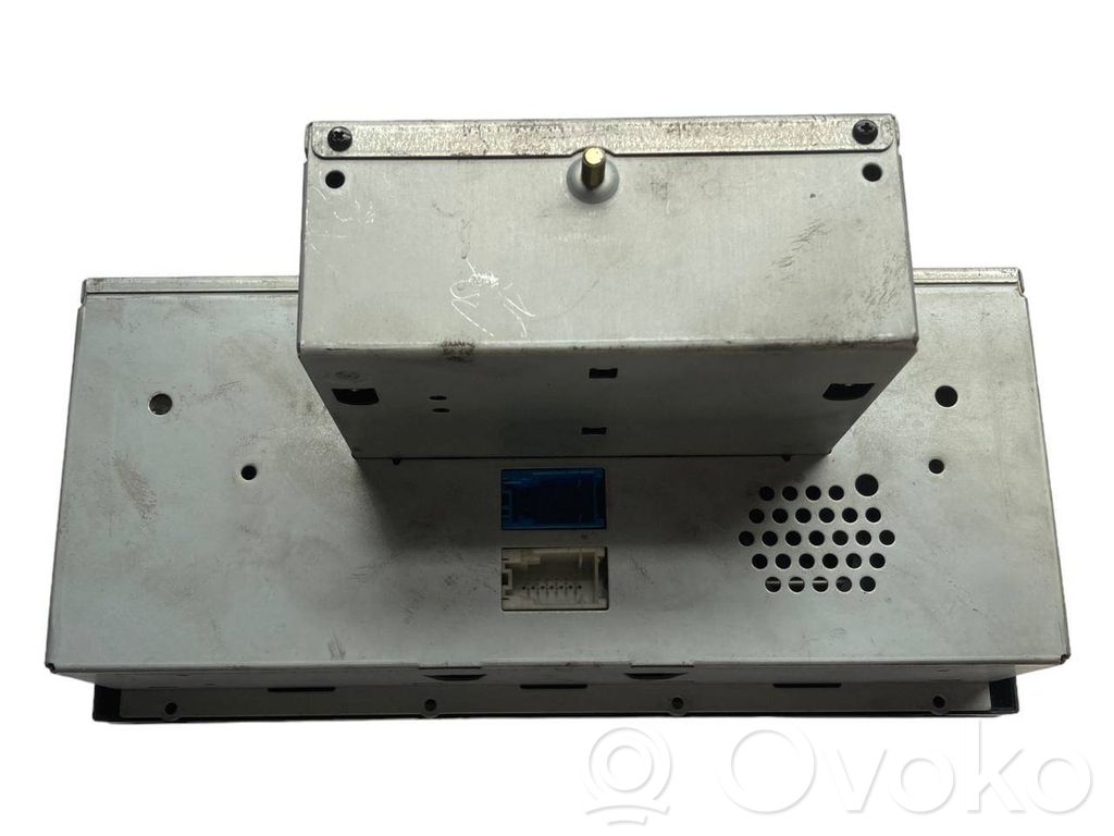 Radio / CD/DVD atskaņotājs / navigācija