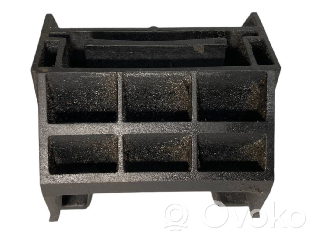 Radiatora (-u) turētājs / kronšteins