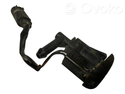 Mazgāšanas šķidruma smidzinātājs (-i) priekšējam logam