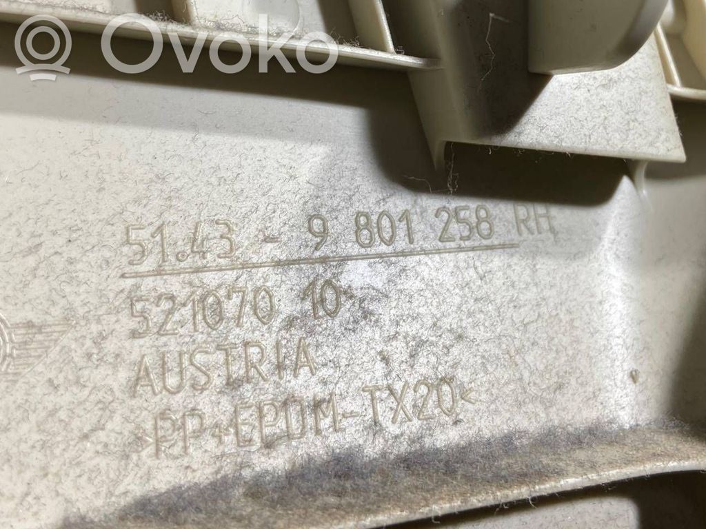 (B) statņa dekoratīvā apdare (augšdaļa)