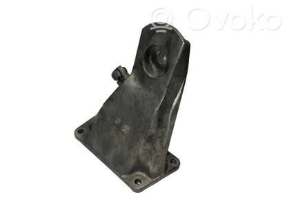 Engine mounting bracket
