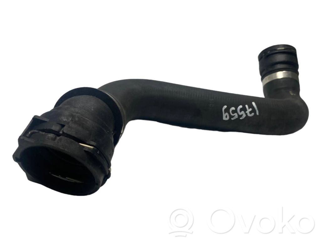 Caurulīte (-es) / šļūtene (-es)