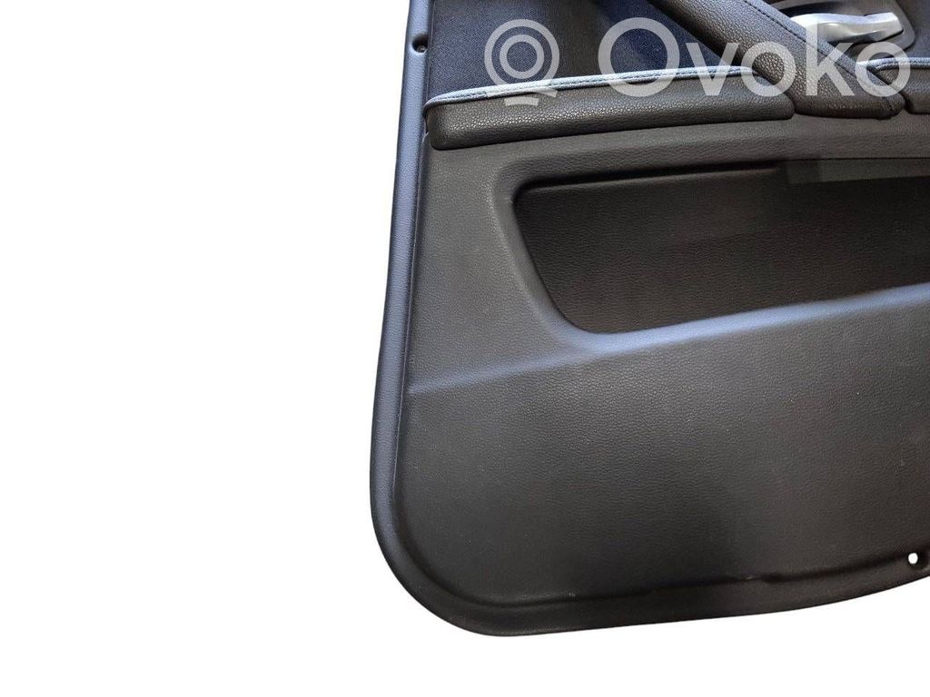 Apšuvums aizmugurējām durvīm