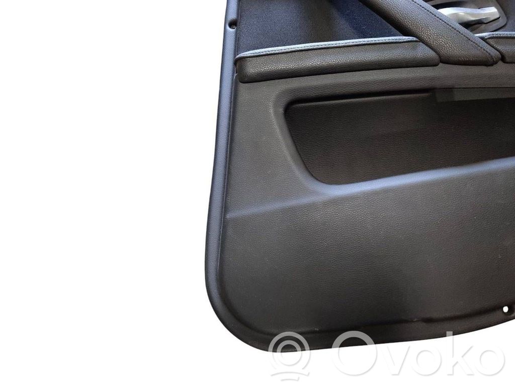 Apšuvums aizmugurējām durvīm