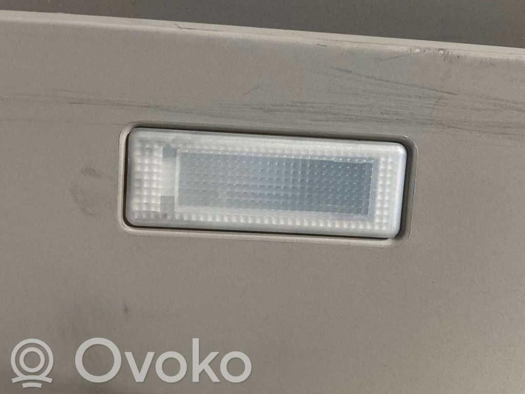 (D) statņa dekoratīvā apdare (augšdaļa)