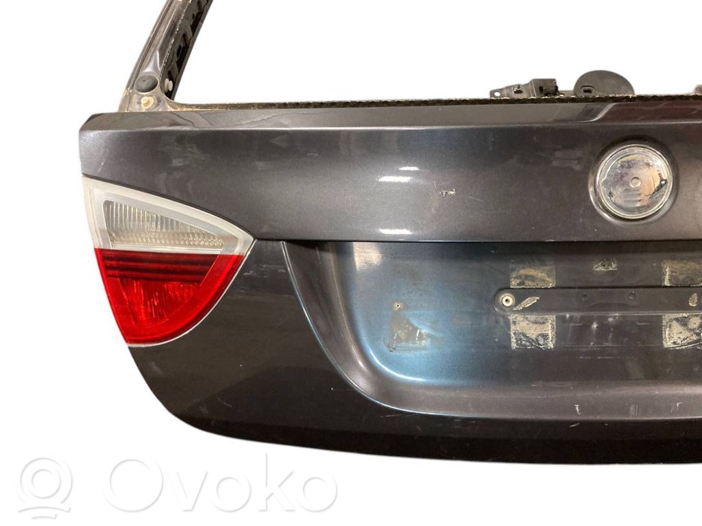 Aizmugurējais pārsegs (bagāžnieks)