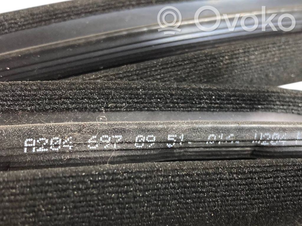 Priekšpusē apdares gumija (virsbūvē)