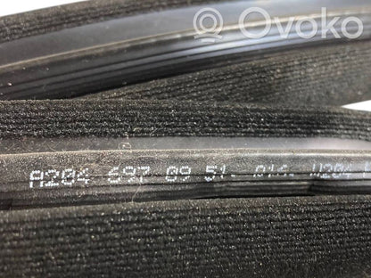 Priekšpusē apdares gumija (virsbūvē)