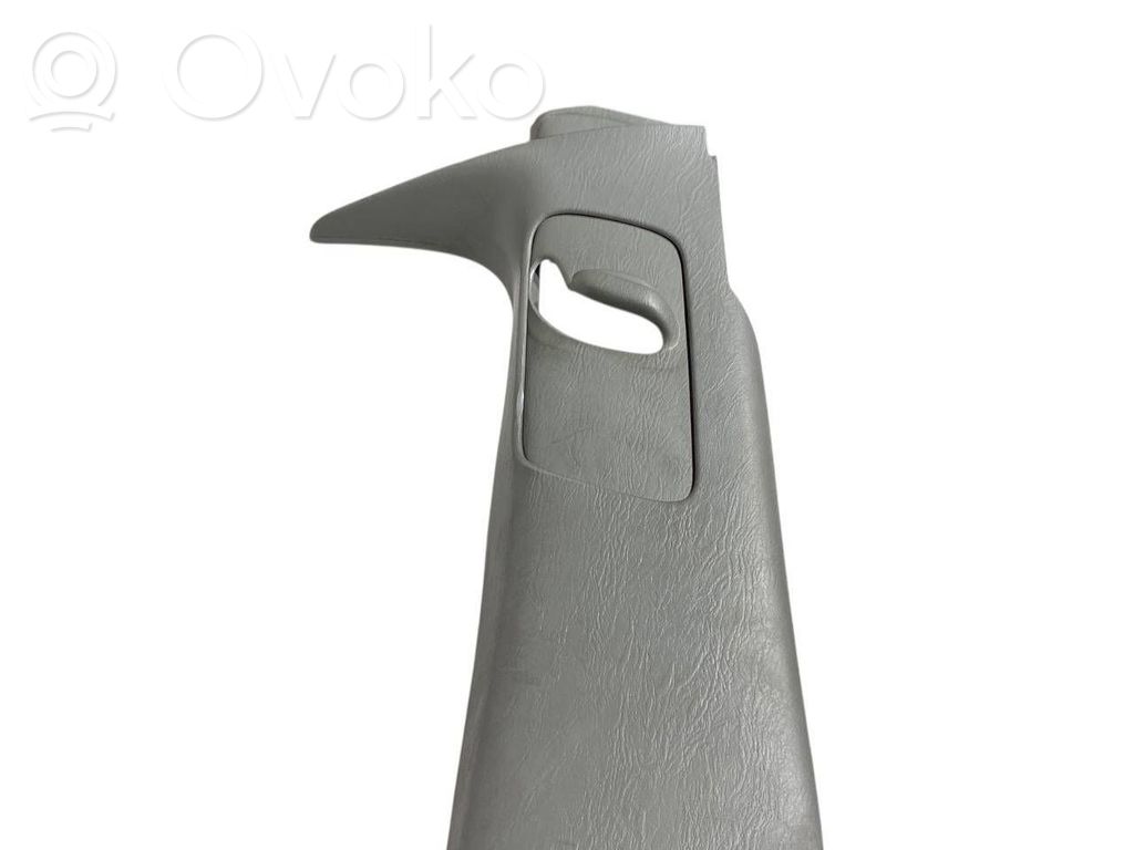 (B) statņa dekoratīvā apdare (augšdaļa)