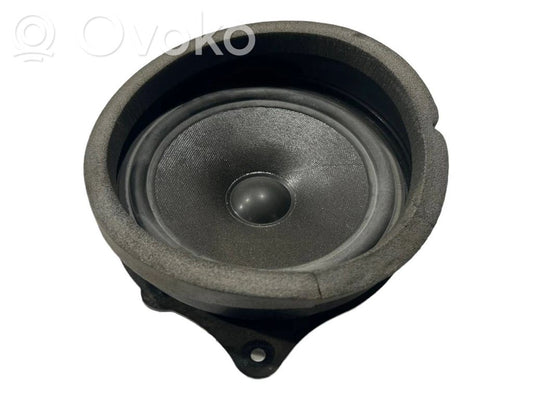 Speaker(s) in front door