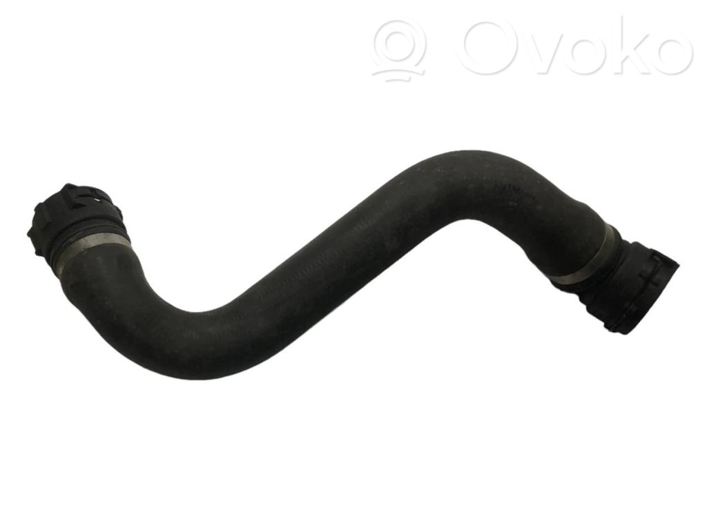 Caurulīte (-es) / šļūtene (-es)