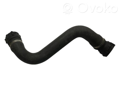 Caurulīte (-es) / šļūtene (-es)