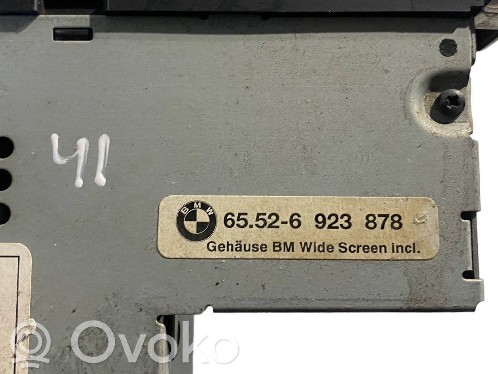 Radio / CD/DVD atskaņotājs / navigācija