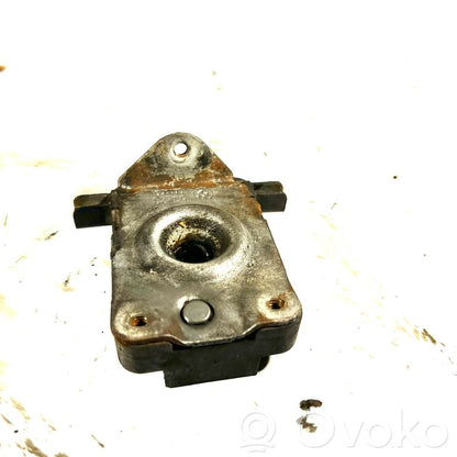 Замок капота двигателя