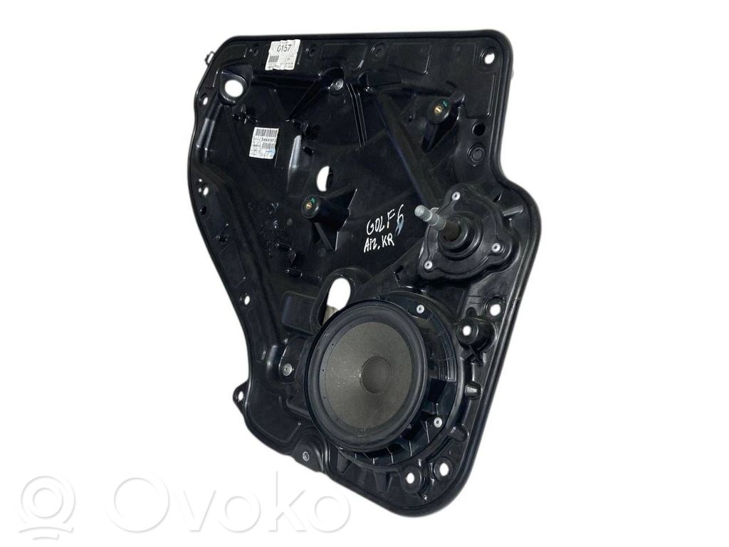 Aizmugurē elektriskais loga pacelšanas mehānisms bez motoriņa