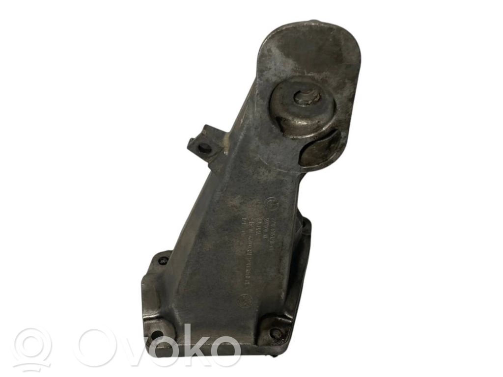 Dzinēja nostiprināšanas stiprinājums-kronšteins