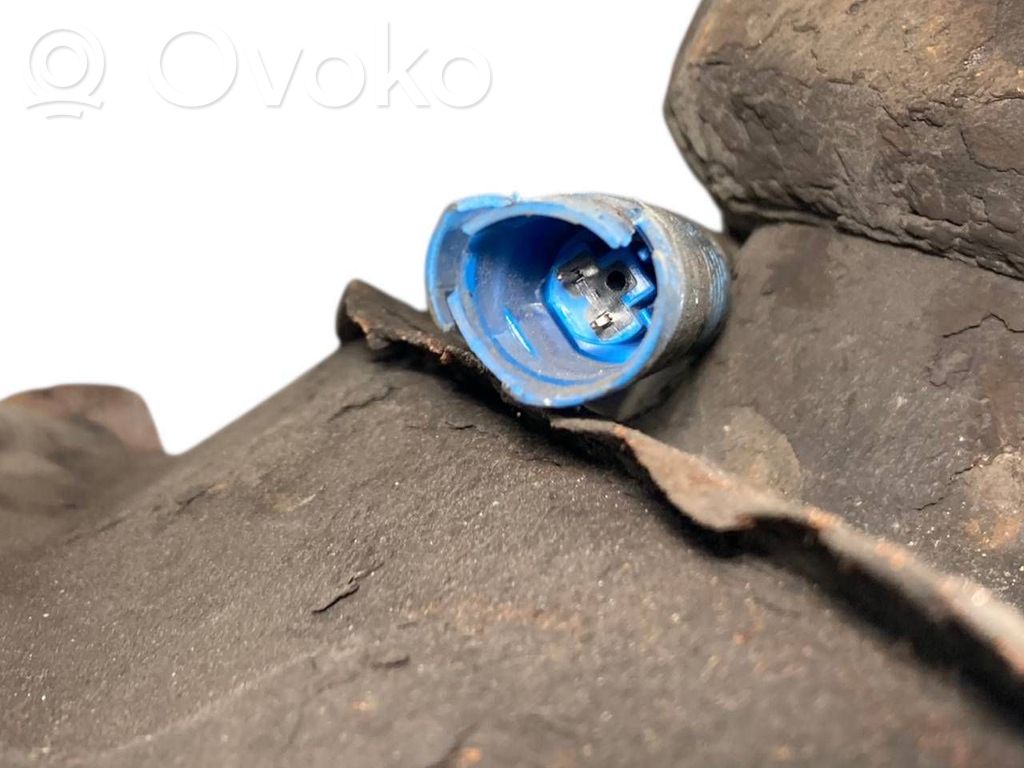 Priekšējā riteņa rumbas vārpstas šarnīrs (stupica, capfa)