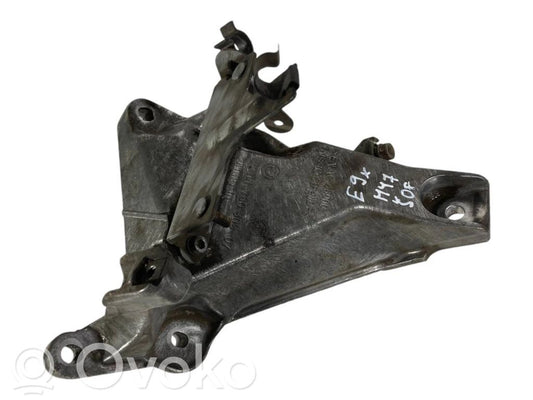 Engine mounting bracket