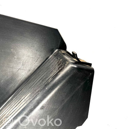 Kāju zonas sānu dekoratīvā apdare