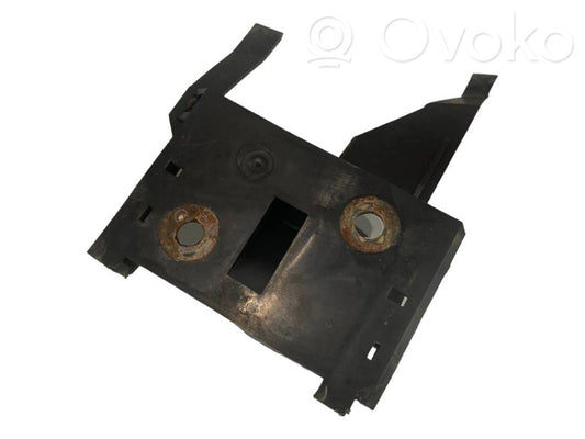 Rear bumper mounting bracket
