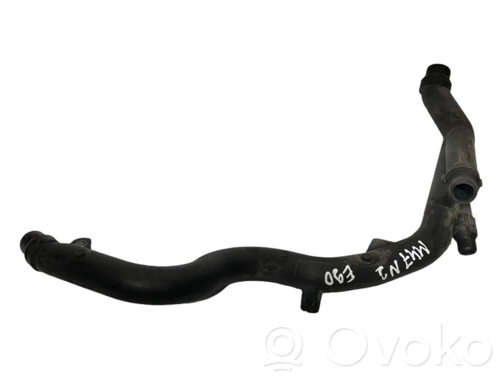 Caurulīte (-es) / šļūtene (-es)