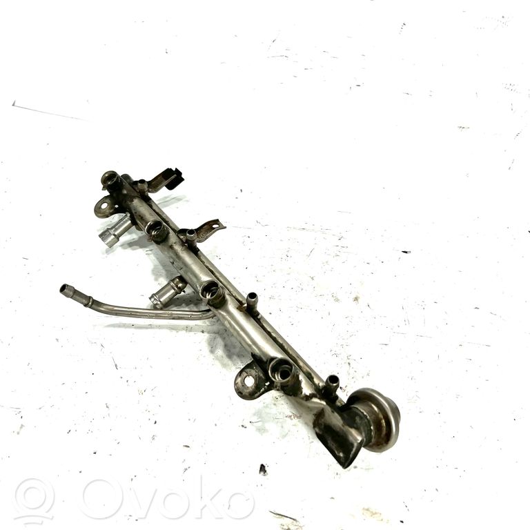 Degvielas maģistrālā caurule