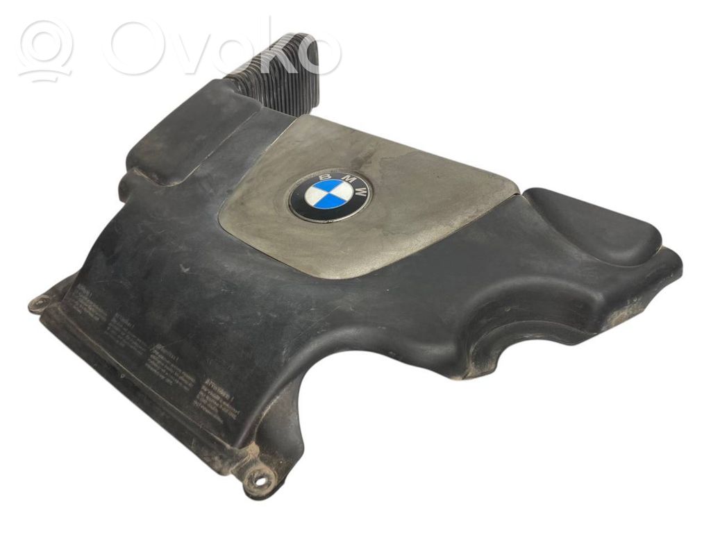 Dzinēja pārsegs (dekoratīva apdare)