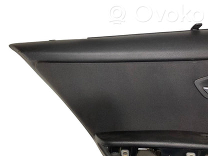 Apšuvums aizmugurējām durvīm