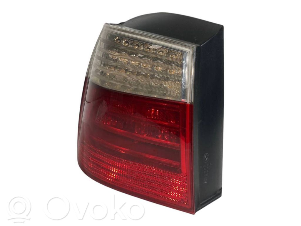 Aizmugurējais lukturis virsbūvē