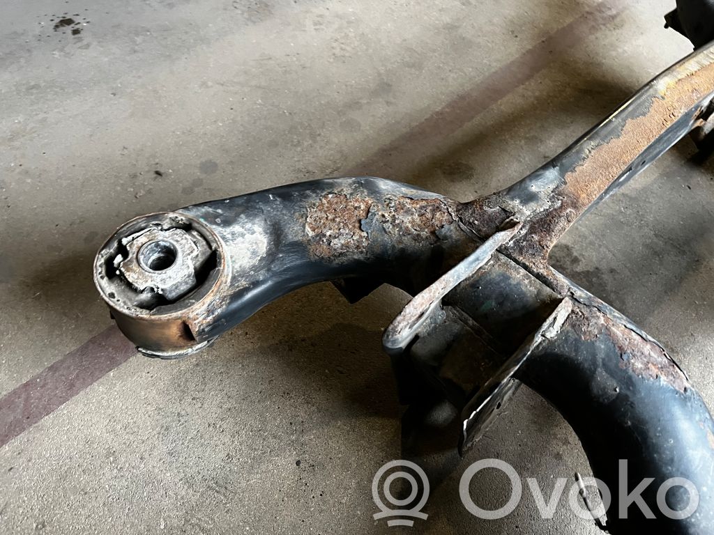 Pusrāmis aizmugurējais / priekšējais