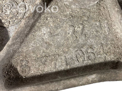 Transmission mounting bracket