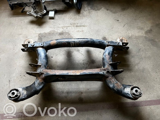 Pusrāmis aizmugurējais / priekšējais