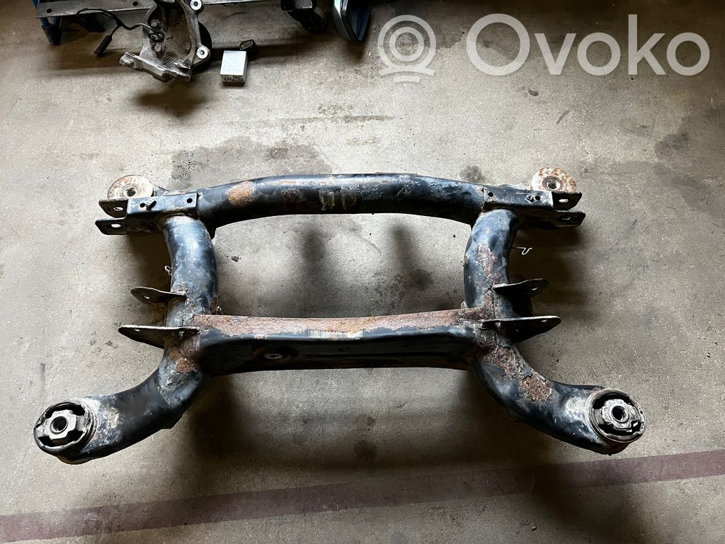 Pusrāmis aizmugurējais / priekšējais