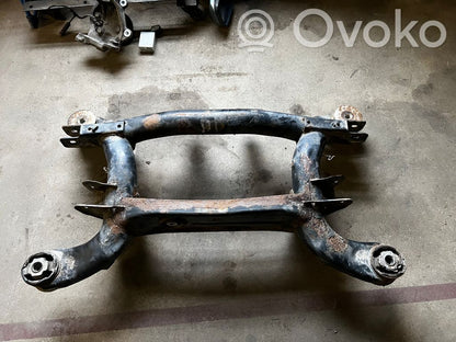 Pusrāmis aizmugurējais / priekšējais